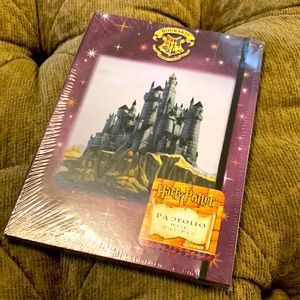 Harry Potter padfolio with elastic closure and 5x7 lined pad of paper inside.
